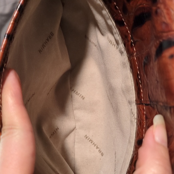 Brahmin Brown Shoulder Bag with Textured Leather and Adjustable Strap - Picture 8 of 9